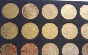 荷花5角硬币有收藏价值吗，哪年份有价值？